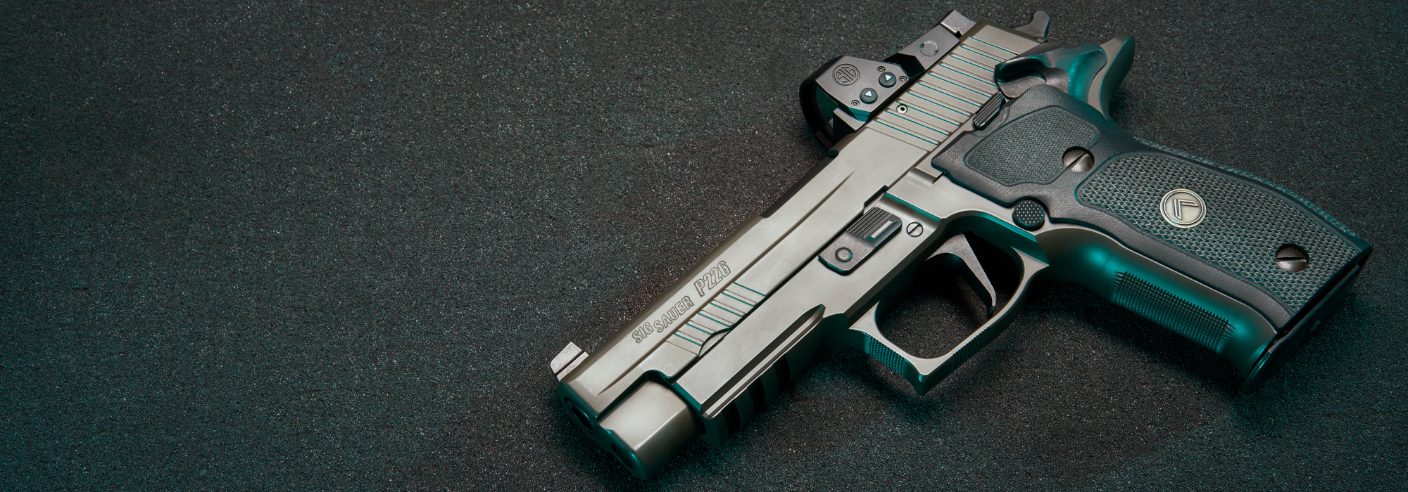 SIG SAUER P226 9mm ハンドガン 2マガジン付き SIG LEGION P226 Full Size 9mm Pistol | SIG SAUER